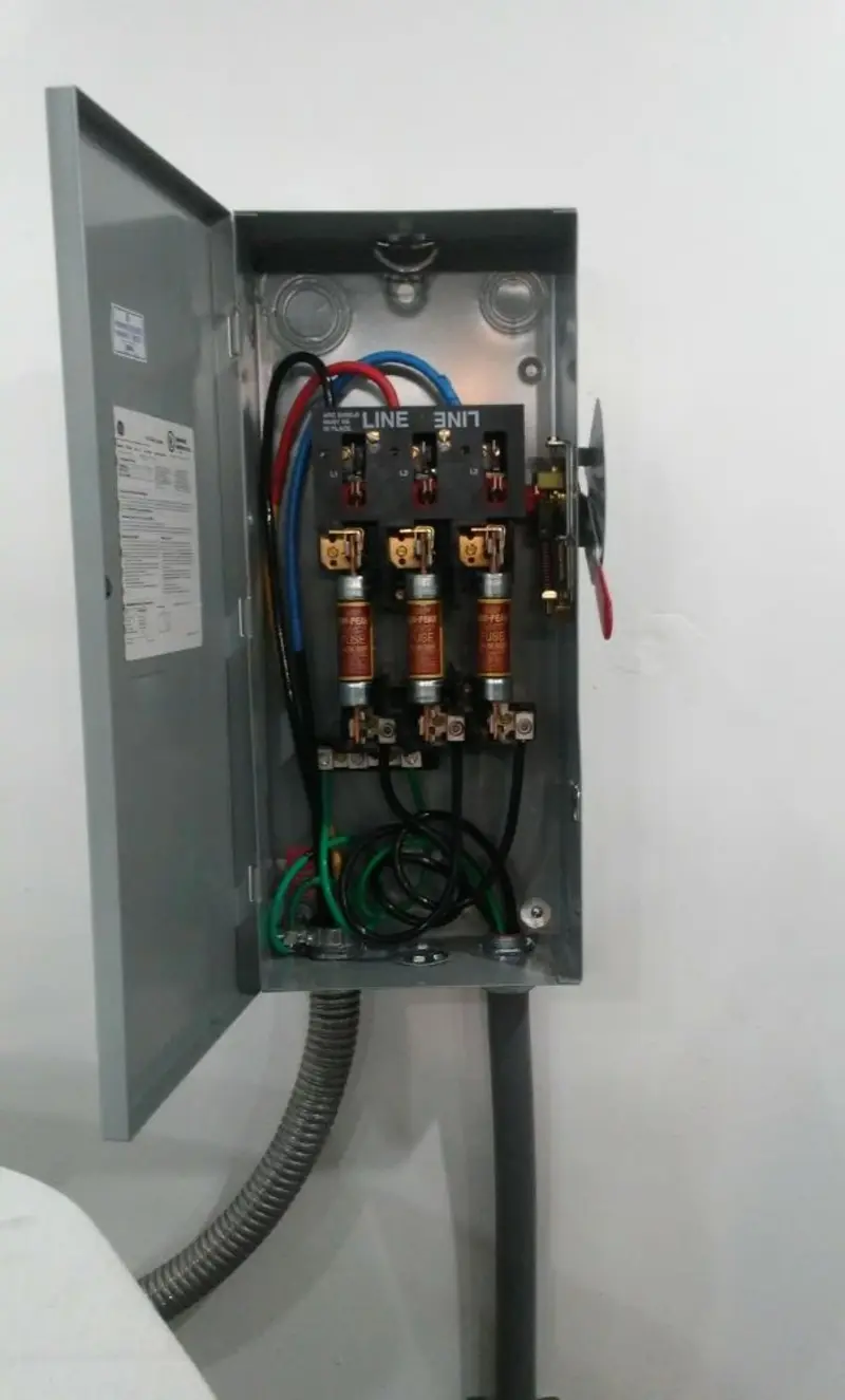 Three-phase disconnect switch installed for Electrical Wiring & Rewiring in Marana